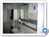 ..._mit_ebenerdiger_dusche_und_ablageflche